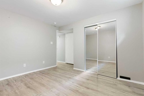 3228 Breen Crescent Nw, Calgary, AB - Indoor Photo Showing Other Room