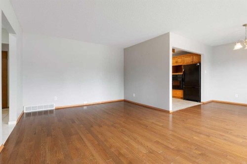 3228 Breen Crescent Nw, Calgary, AB - Indoor Photo Showing Other Room