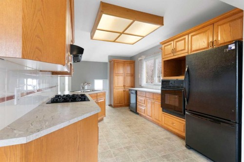 3228 Breen Crescent Nw, Calgary, AB - Indoor Photo Showing Kitchen With Double Sink
