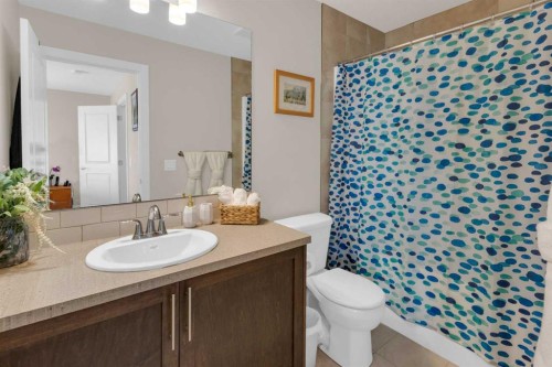 70 Sage Bluff Gate Nw, Calgary, AB - Indoor Photo Showing Bathroom