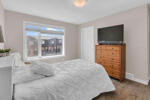 70 Sage Bluff Gate Nw, Calgary, AB - Indoor Photo Showing Bedroom