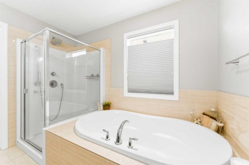 71 Evansfield Rise Nw, Calgary, AB - Indoor Photo Showing Bathroom
