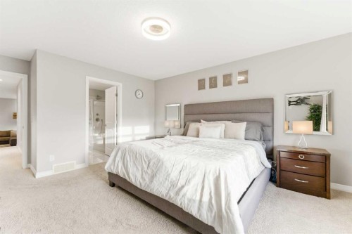 71 Evansfield Rise Nw, Calgary, AB - Indoor Photo Showing Bedroom