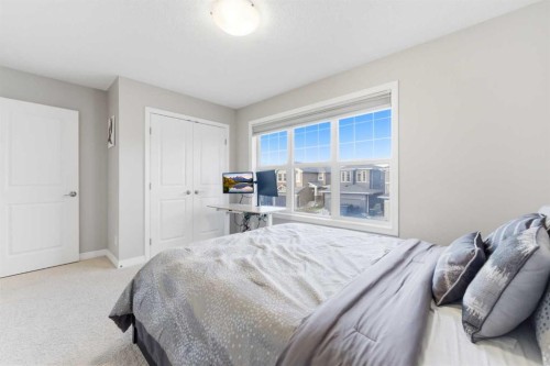 71 Evansfield Rise Nw, Calgary, AB - Indoor Photo Showing Bedroom