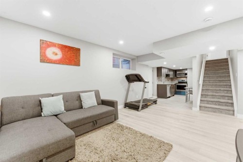 71 Evansfield Rise Nw, Calgary, AB - Indoor Photo Showing Other Room