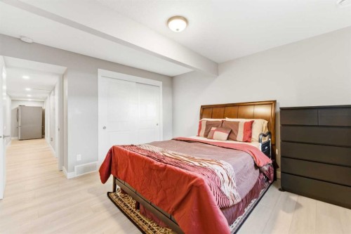 71 Evansfield Rise Nw, Calgary, AB - Indoor Photo Showing Bedroom