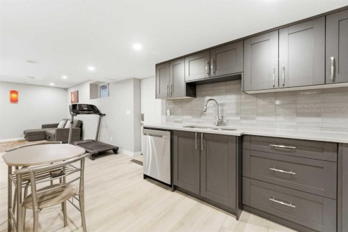 71 Evansfield Rise Nw, Calgary, AB - Indoor Photo Showing Other Room