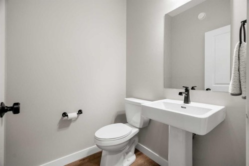 135 Silver Spruce Grove Sw, Calgary, AB - Indoor Photo Showing Bathroom