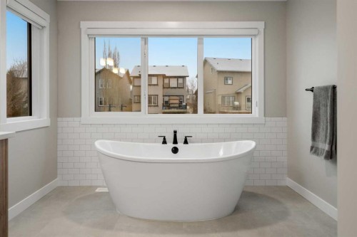 135 Silver Spruce Grove Sw, Calgary, AB - Indoor Photo Showing Bathroom