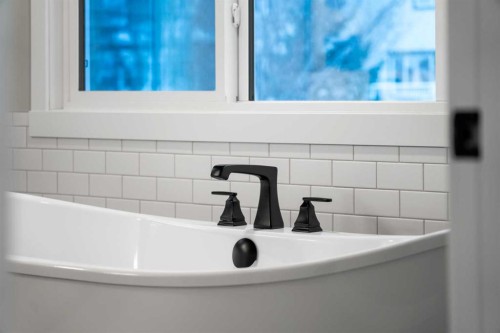 135 Silver Spruce Grove Sw, Calgary, AB - Indoor Photo Showing Bathroom