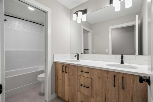 135 Silver Spruce Grove Sw, Calgary, AB - Indoor Photo Showing Bathroom