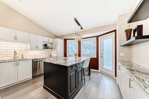 19 Sunlake Gardens Se, Calgary, AB - Indoor Photo Showing Kitchen With Upgraded Kitchen