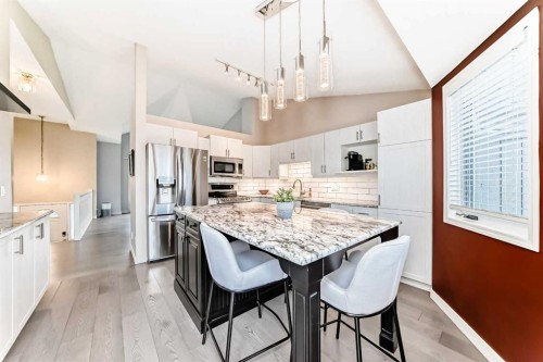 19 Sunlake Gardens Se, Calgary, AB - Indoor