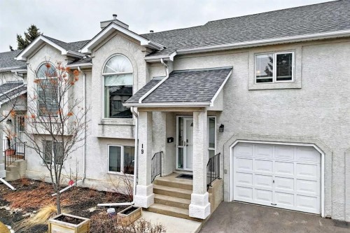 19 Sunlake Gardens Se, Calgary, AB - Outdoor With Facade