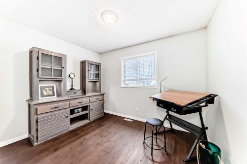 19 Sunlake Gardens Se, Calgary, AB - Indoor