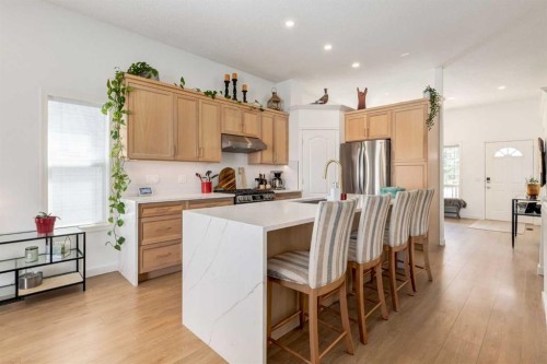 402 Rocky Ridge Cove Nw, Calgary, AB - Indoor Photo Showing Kitchen