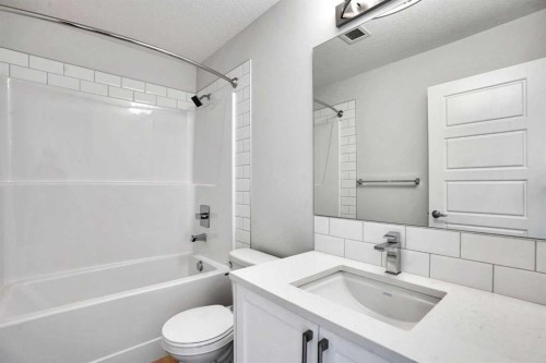 1102-33 Carringham Gate Nw, Calgary, AB - Indoor Photo Showing Bathroom