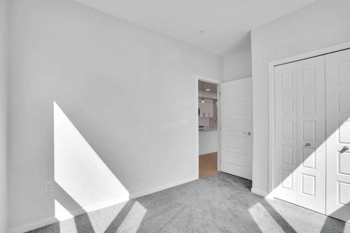 1102-33 Carringham Gate Nw, Calgary, AB - Indoor Photo Showing Other Room