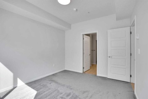 1102-33 Carringham Gate Nw, Calgary, AB - Indoor Photo Showing Other Room