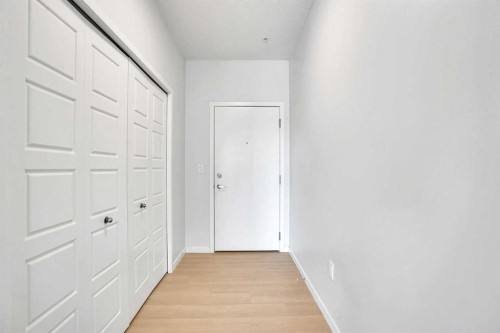 1102-33 Carringham Gate Nw, Calgary, AB - Indoor Photo Showing Other Room