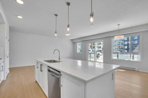 1102-33 Carringham Gate Nw, Calgary, AB - Indoor Photo Showing Kitchen With Double Sink With Upgraded Kitchen
