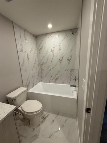 157 Dawson Wharf View, Chestermere, AB - Indoor Photo Showing Bathroom