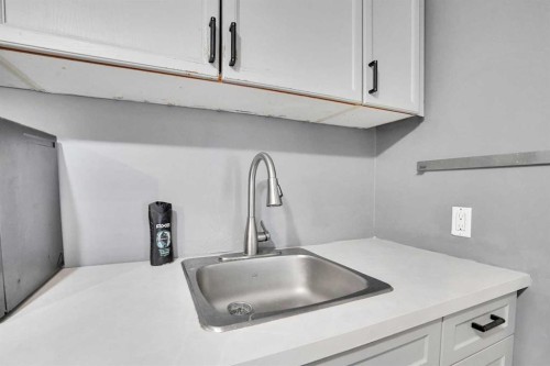 52 Pennsburg Way Se, Calgary, AB - Indoor Photo Showing Kitchen