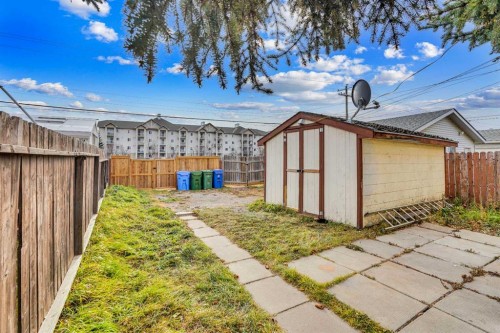 52 Pennsburg Way Se, Calgary, AB - Outdoor