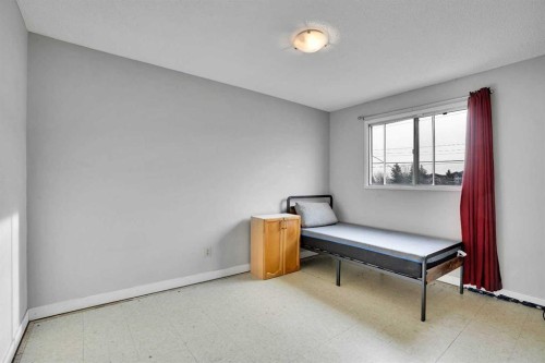 52 Pennsburg Way Se, Calgary, AB - Indoor Photo Showing Other Room