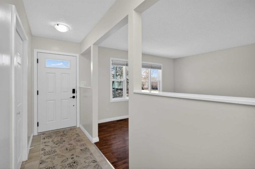 727 Macleay Road Ne, Calgary, AB - Indoor Photo Showing Other Room