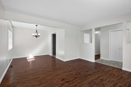 727 Macleay Road Ne, Calgary, AB - Indoor Photo Showing Other Room