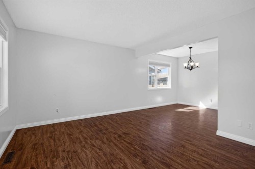 727 Macleay Road Ne, Calgary, AB - Indoor Photo Showing Other Room