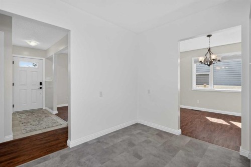 727 Macleay Road Ne, Calgary, AB - Indoor Photo Showing Other Room