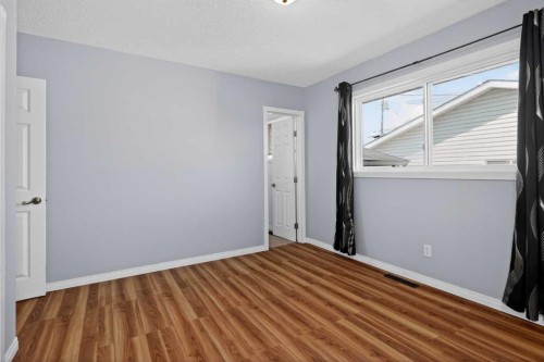 727 Macleay Road Ne, Calgary, AB - Indoor Photo Showing Other Room