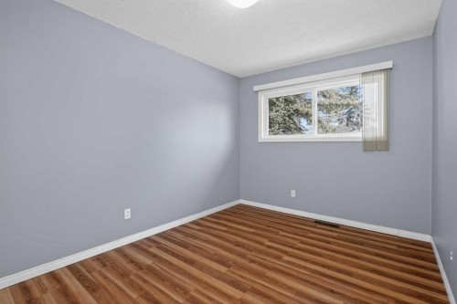 727 Macleay Road Ne, Calgary, AB - Indoor Photo Showing Other Room