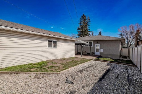 727 Macleay Road Ne, Calgary, AB - Outdoor