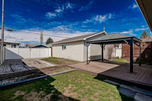 727 Macleay Road Ne, Calgary, AB - Outdoor