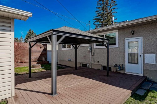 727 Macleay Road Ne, Calgary, AB - Outdoor With Exterior
