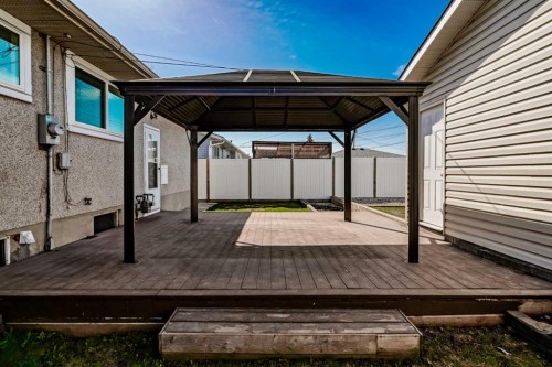 727 Macleay Road Ne, Calgary, AB - Outdoor With Exterior