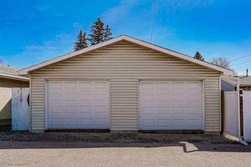 727 Macleay Road Ne, Calgary, AB - Outdoor With Exterior