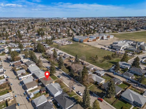 727 Macleay Road Ne, Calgary, AB - Outdoor With View
