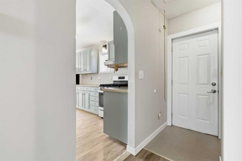 134 32 Avenue Ne, Calgary, AB - Indoor