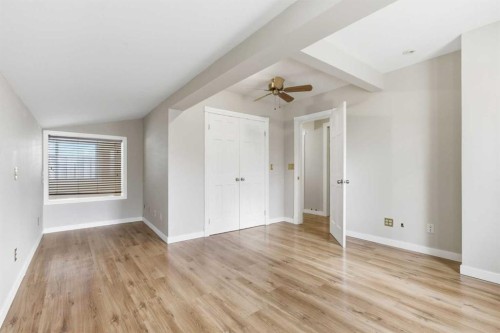 134 32 Avenue Ne, Calgary, AB - Indoor Photo Showing Other Room