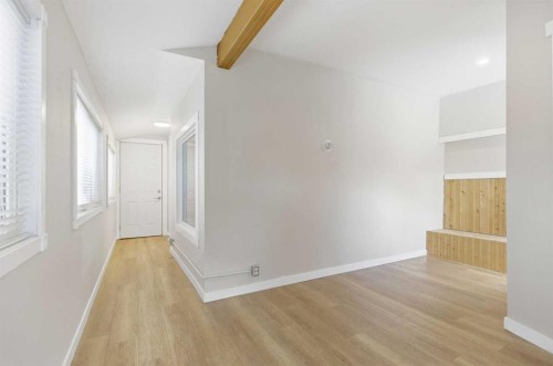 134 32 Avenue Ne, Calgary, AB - Indoor Photo Showing Other Room