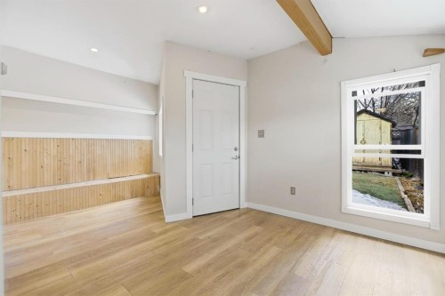 134 32 Avenue Ne, Calgary, AB - Indoor Photo Showing Other Room