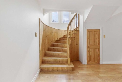 134 32 Avenue Ne, Calgary, AB - Indoor Photo Showing Other Room