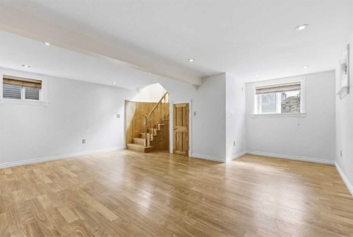 134 32 Avenue Ne, Calgary, AB - Indoor Photo Showing Other Room