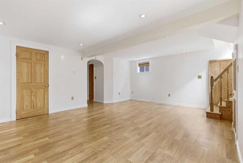 134 32 Avenue Ne, Calgary, AB - Indoor Photo Showing Other Room