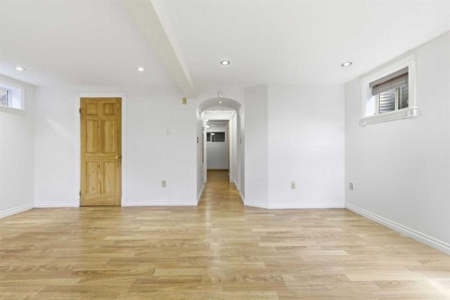 134 32 Avenue Ne, Calgary, AB - Indoor Photo Showing Other Room