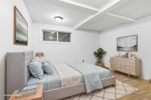 134 32 Avenue Ne, Calgary, AB - Indoor Photo Showing Bedroom